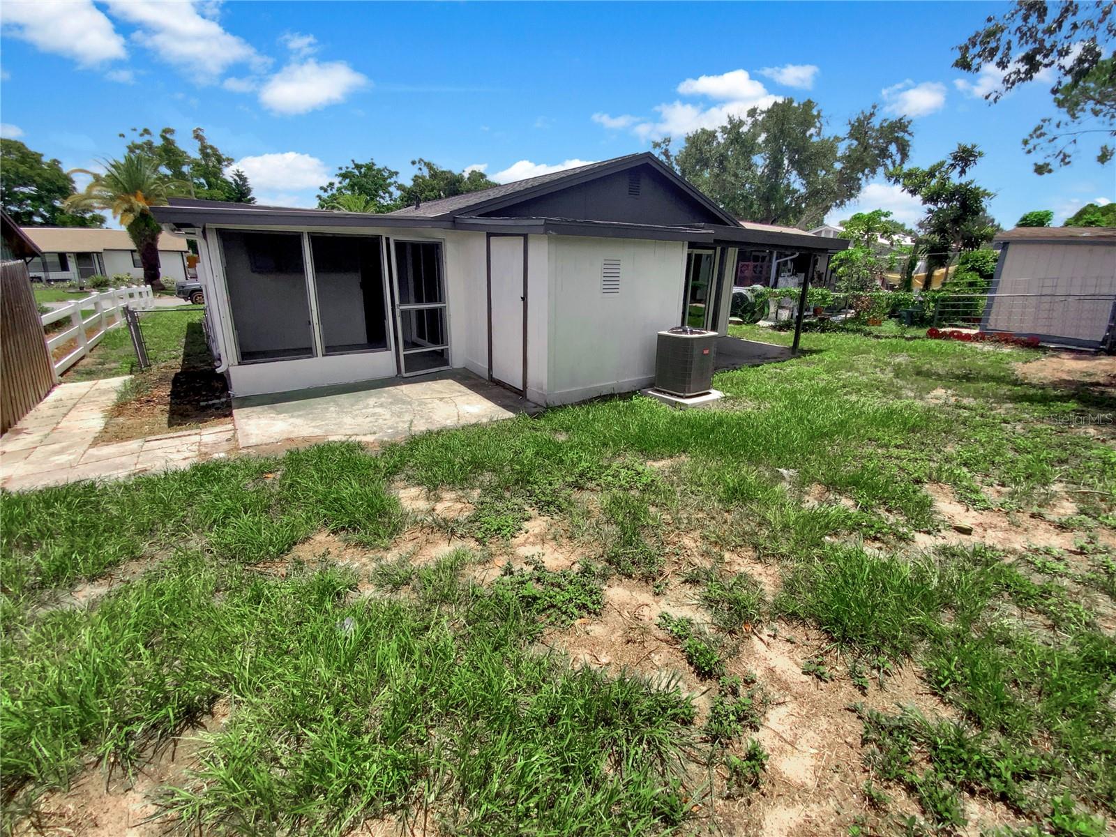 Listing photo id 14 for 4233 Las Vegas Drive