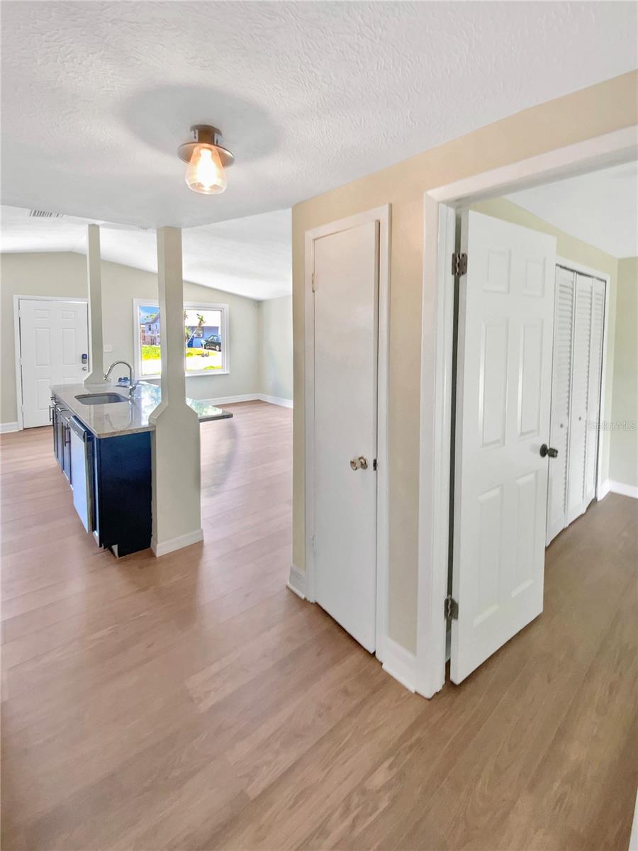 Listing photo id 15 for 4233 Las Vegas Drive