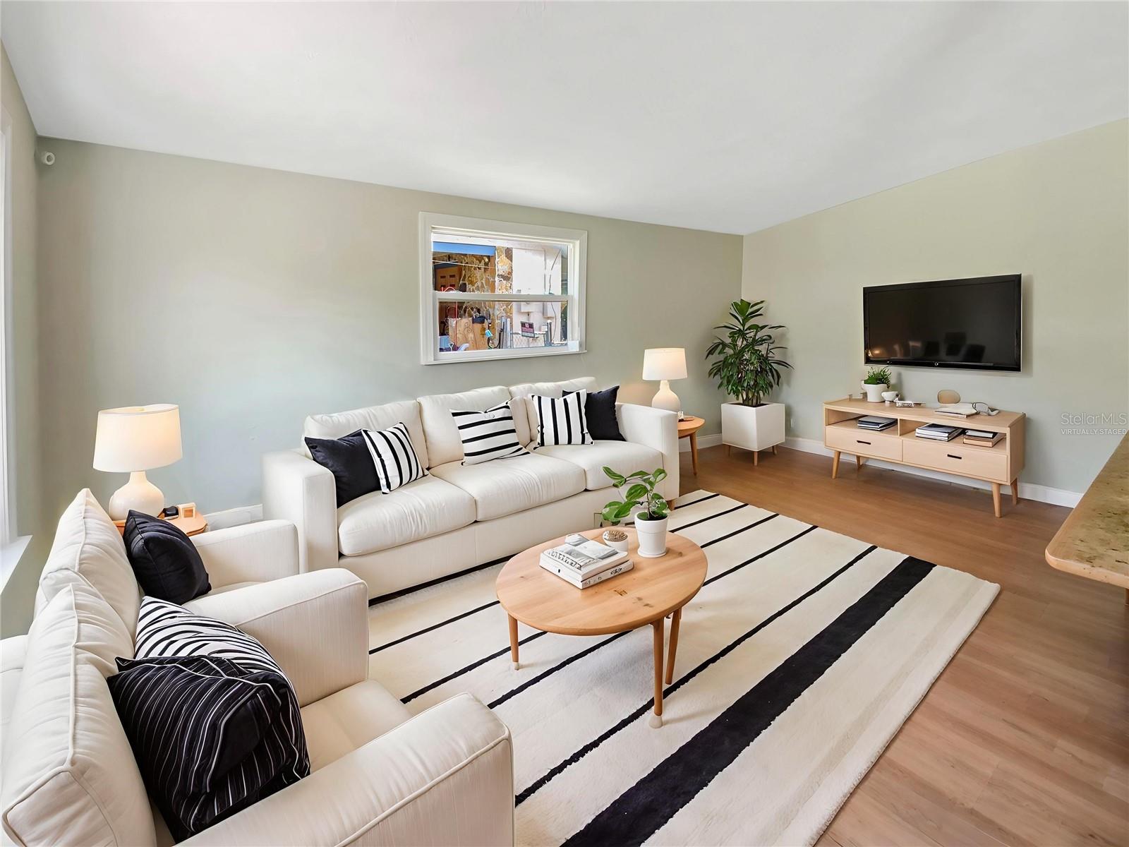 Listing photo id 0 for 4233 Las Vegas Drive