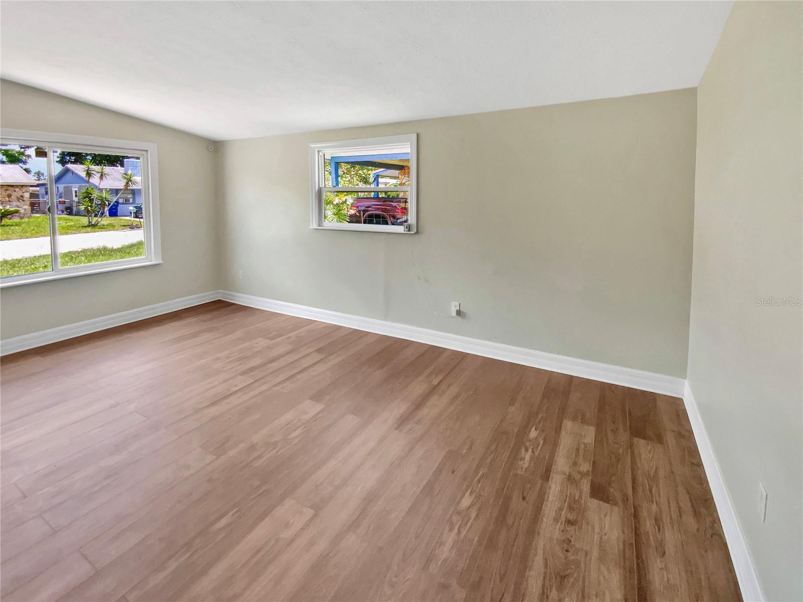 Listing photo id 18 for 4233 Las Vegas Drive