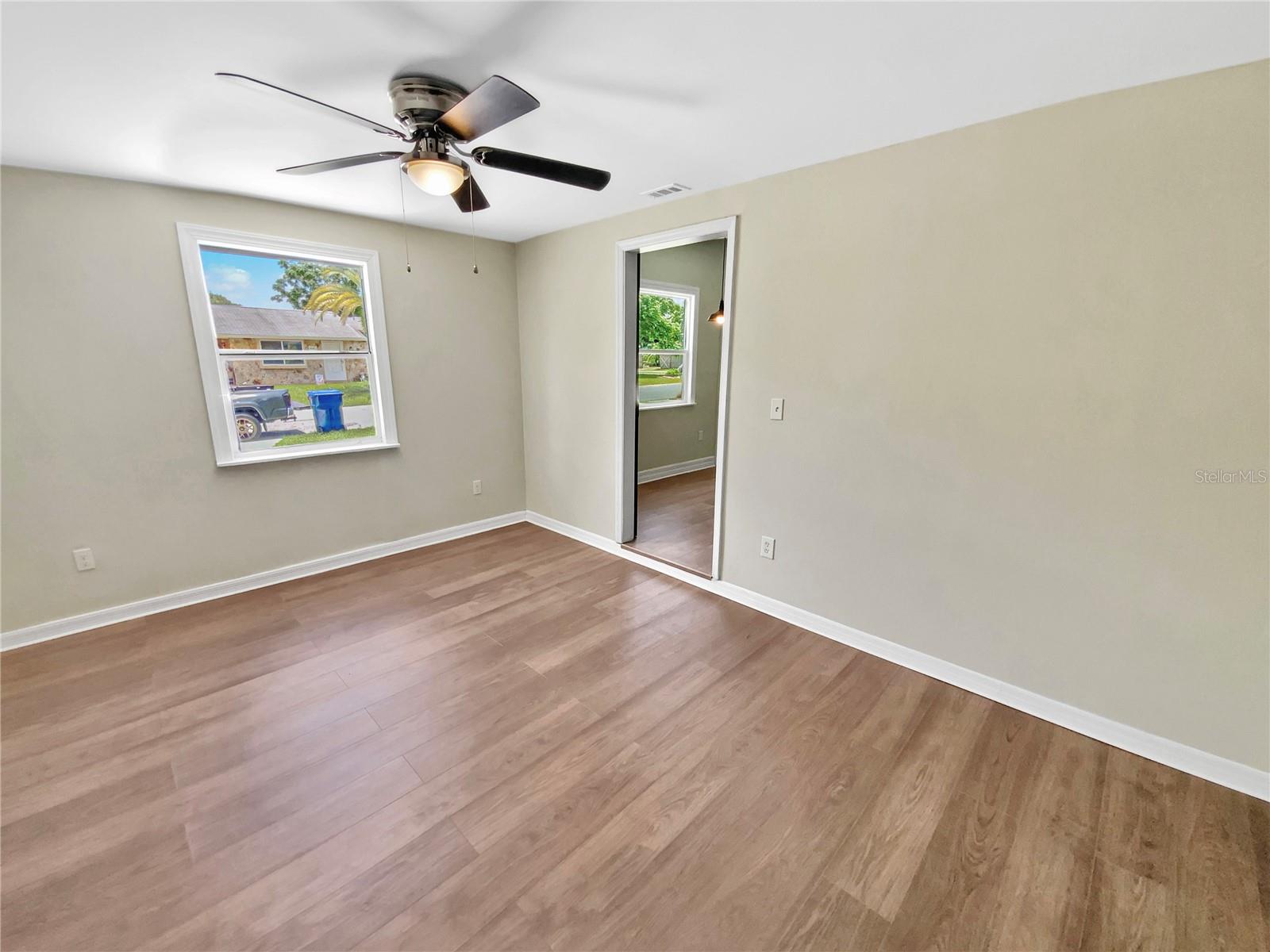 Listing photo id 19 for 4233 Las Vegas Drive