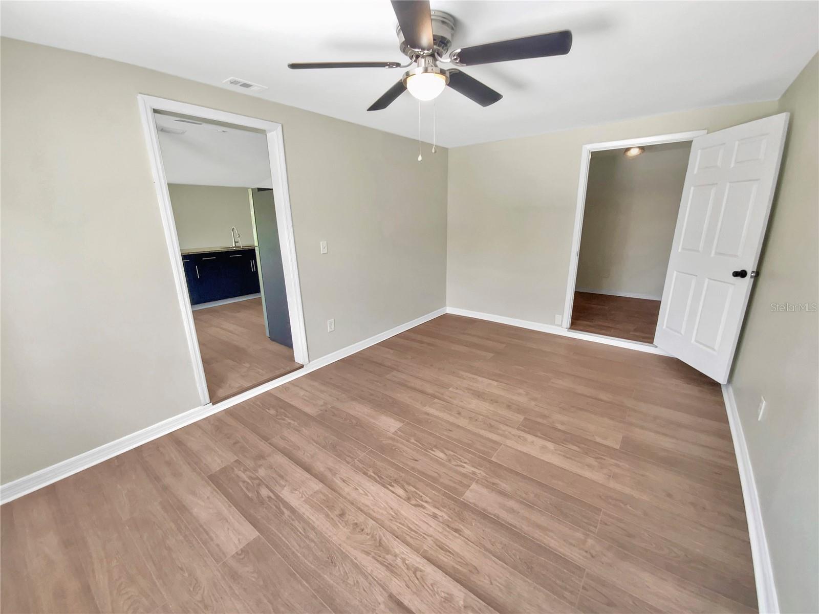 Listing photo id 20 for 4233 Las Vegas Drive