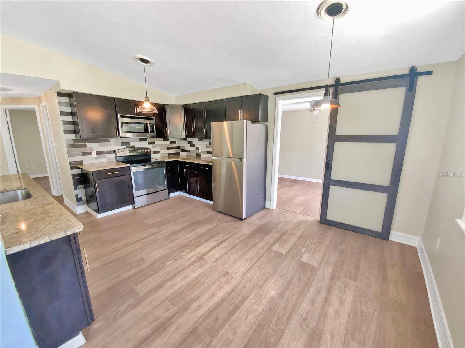 Listing photo id 22 for 4233 Las Vegas Drive
