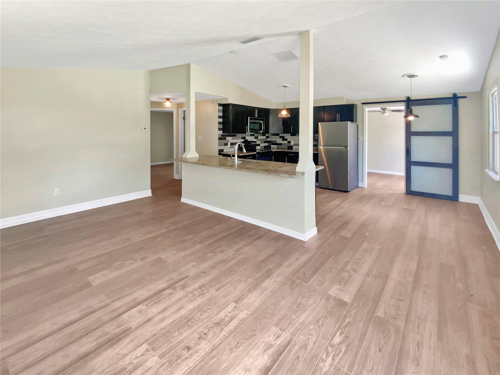 Listing photo id 23 for 4233 Las Vegas Drive