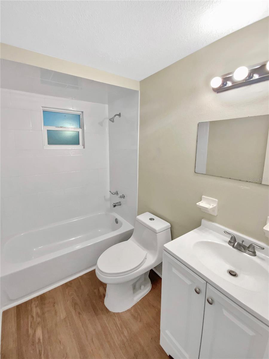 Listing photo id 5 for 4233 Las Vegas Drive