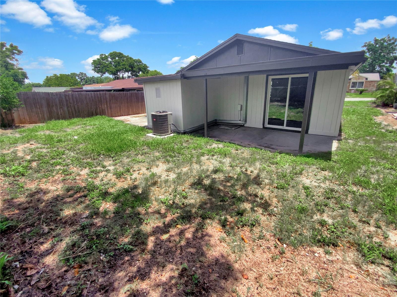 Listing photo id 6 for 4233 Las Vegas Drive