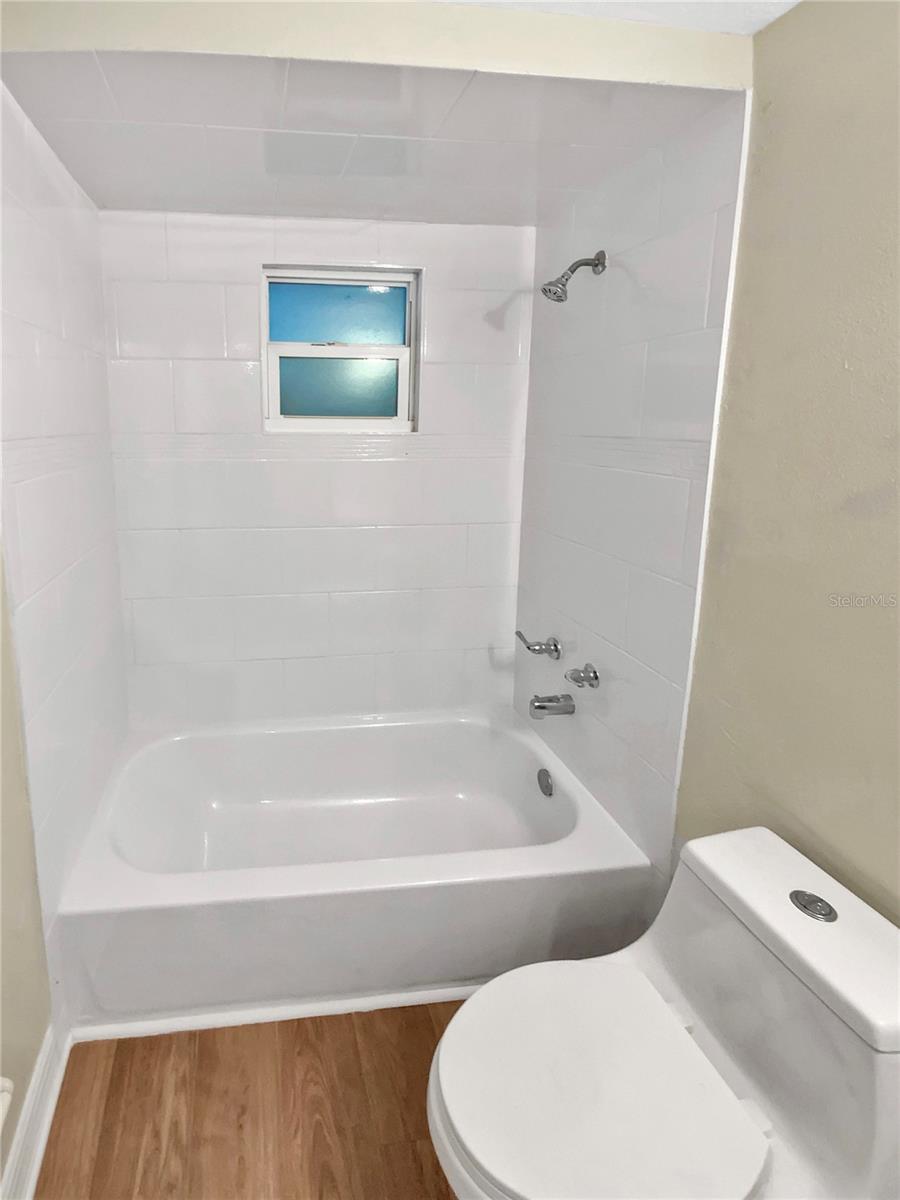 Listing photo id 7 for 4233 Las Vegas Drive