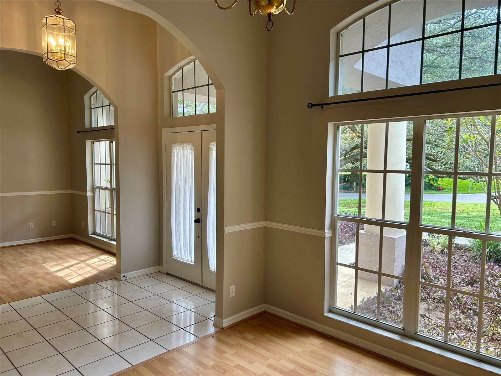 Image 11 of 44 For 10433 Lake Hill Drive