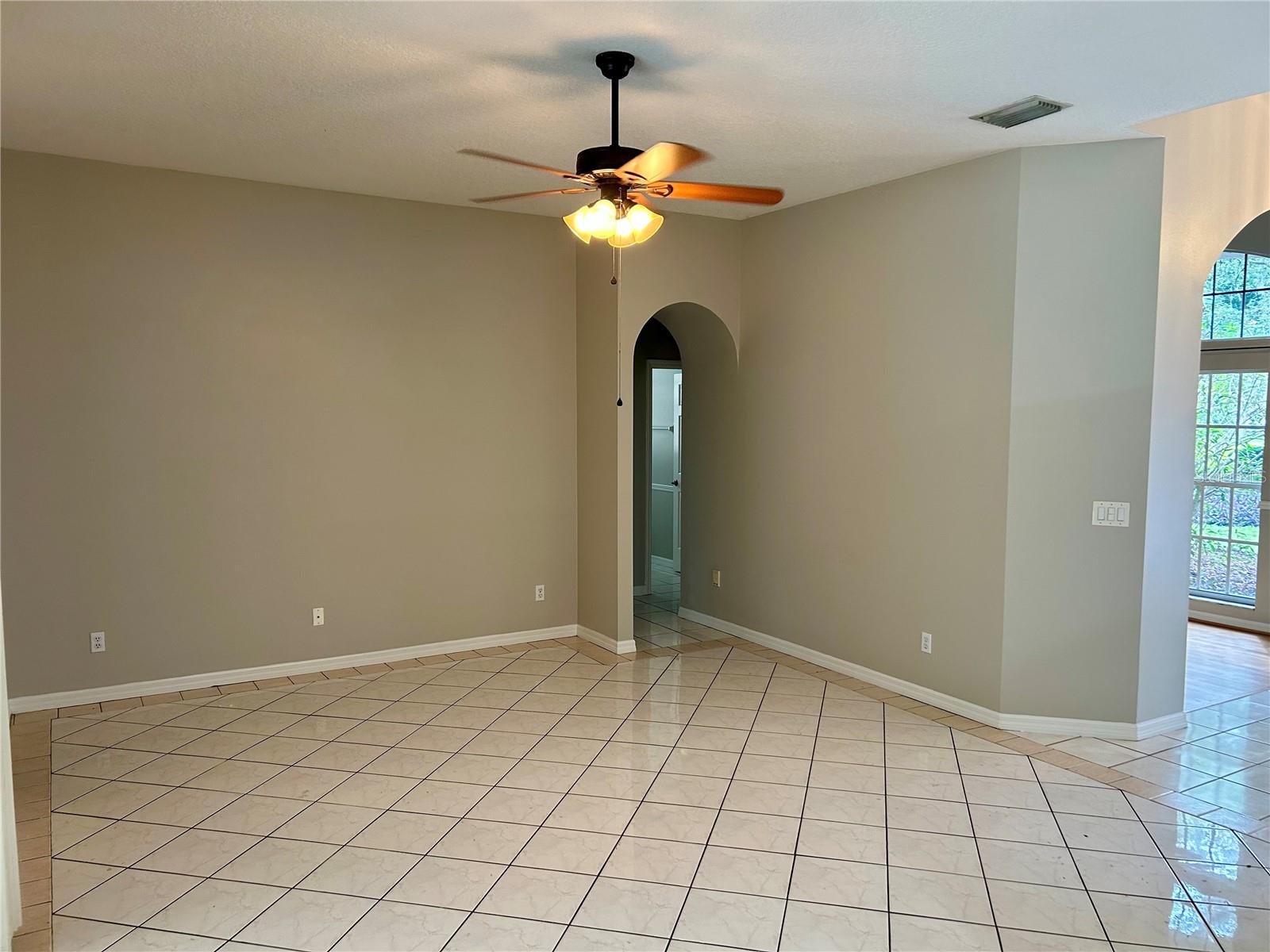 Image 14 of 44 For 10433 Lake Hill Drive