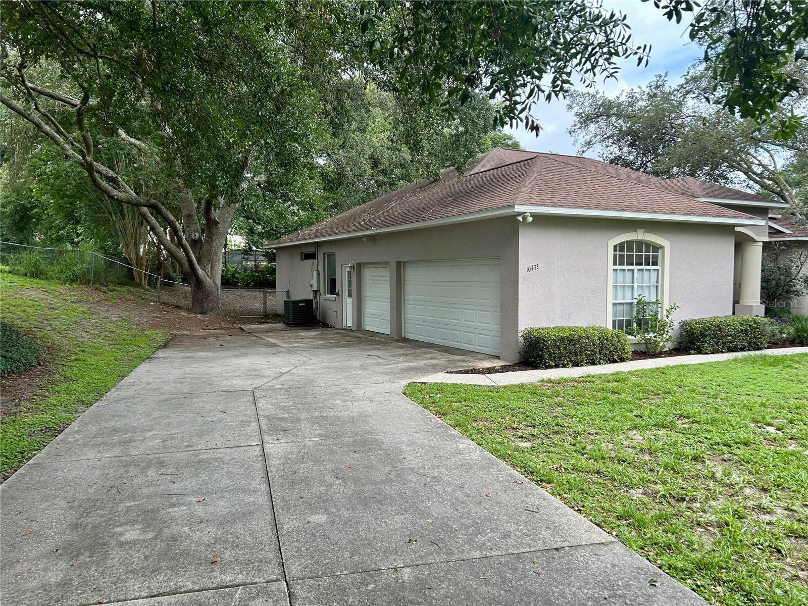Image 5 of 44 For 10433 Lake Hill Drive
