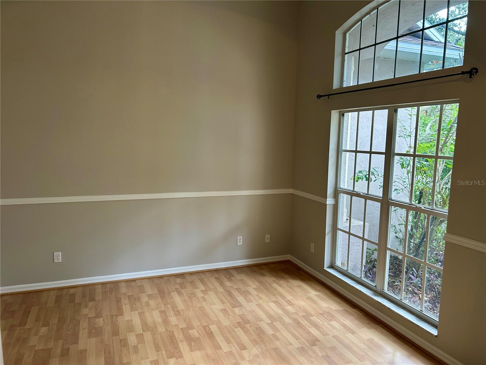 Image 6 of 44 For 10433 Lake Hill Drive
