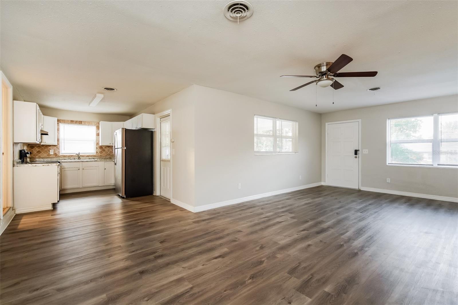 Image 4 of 16 For 924 Avenue T Se