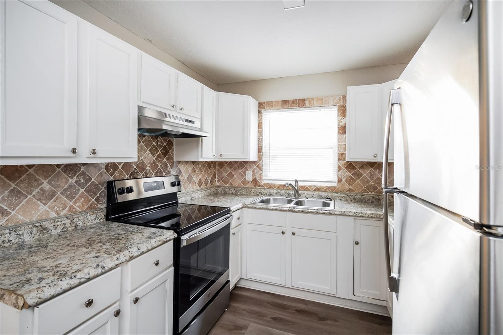 Image 7 of 16 For 924 Avenue T Se