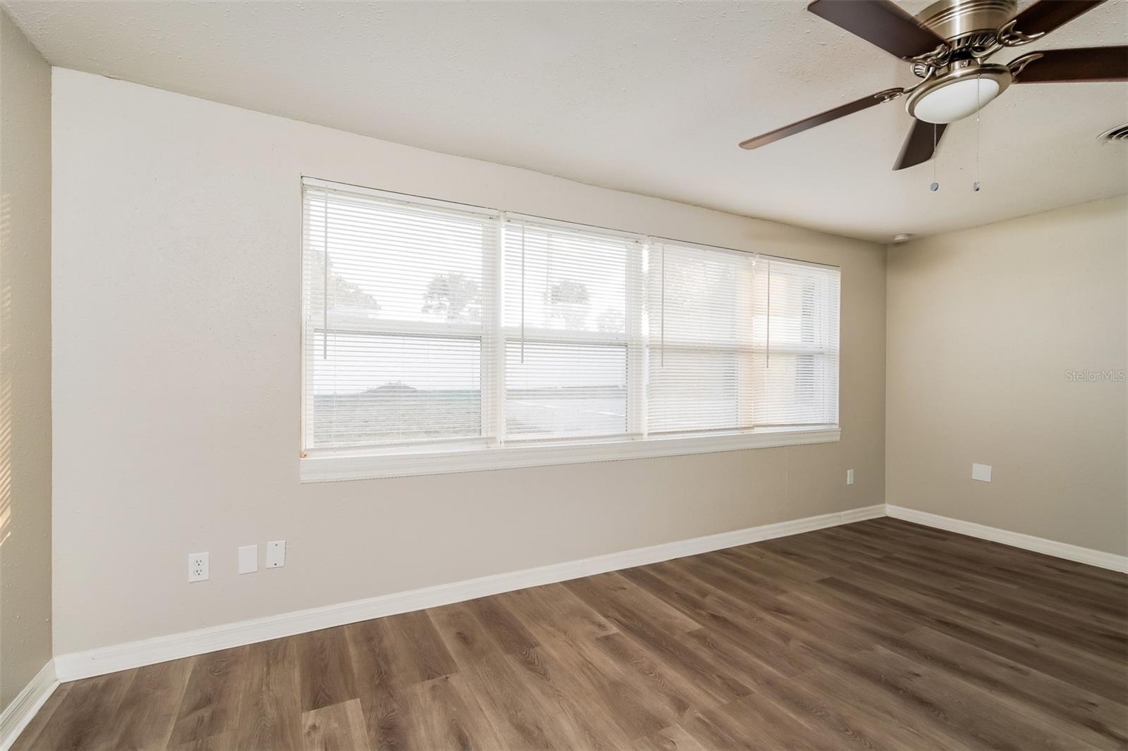 Image 8 of 16 For 924 Avenue T Se
