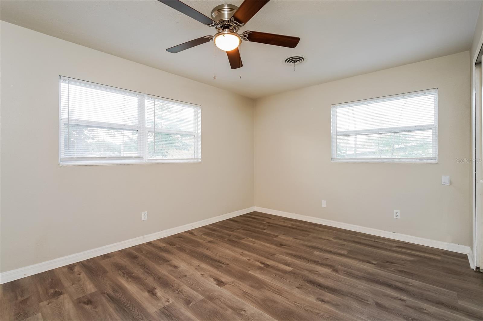 Image 9 of 16 For 924 Avenue T Se