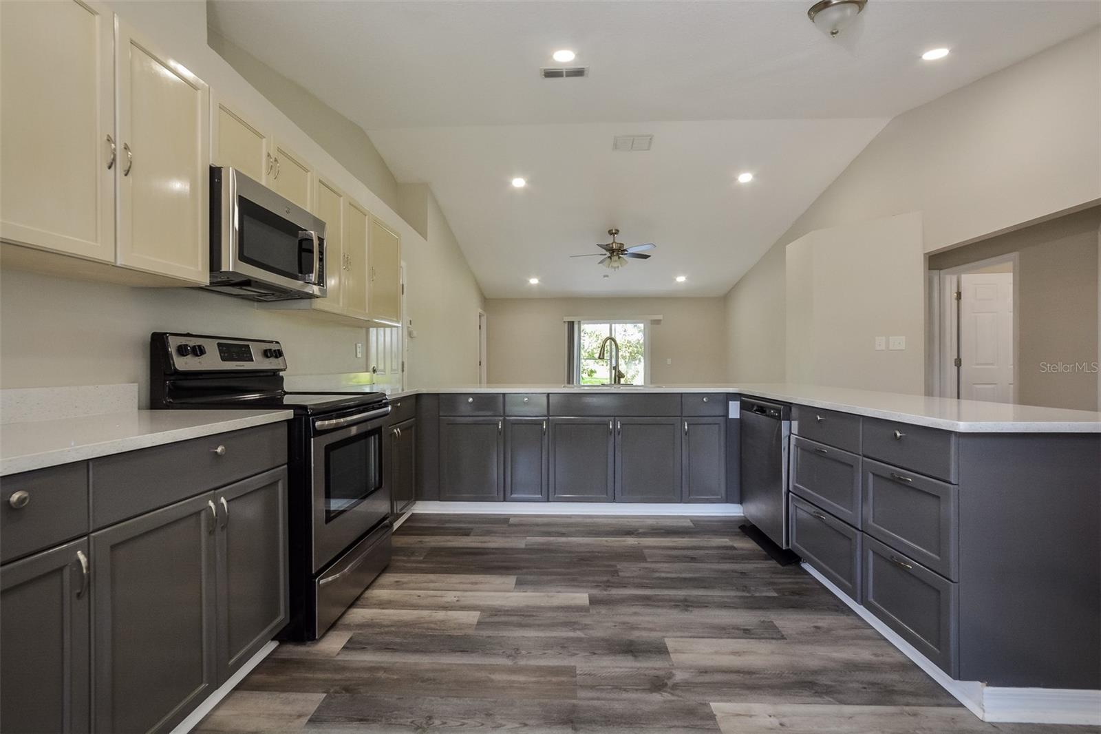 Image 6 of 16 For 548 Berkley Pointe Drive