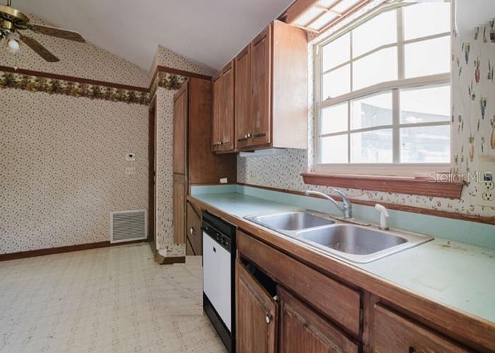 Image 11 of 19 For 6140 46th Avenue Road
