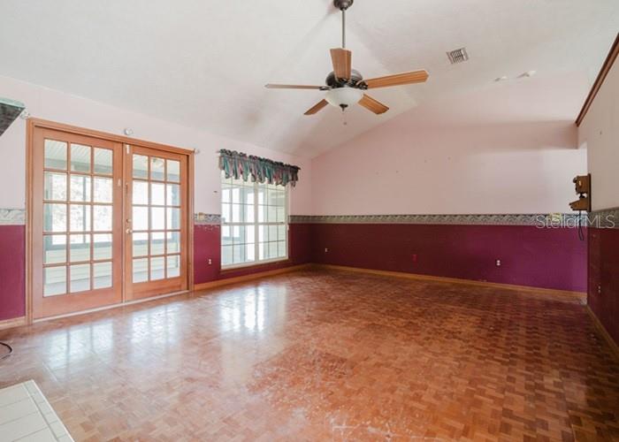 Image 7 of 19 For 6140 46th Avenue Road