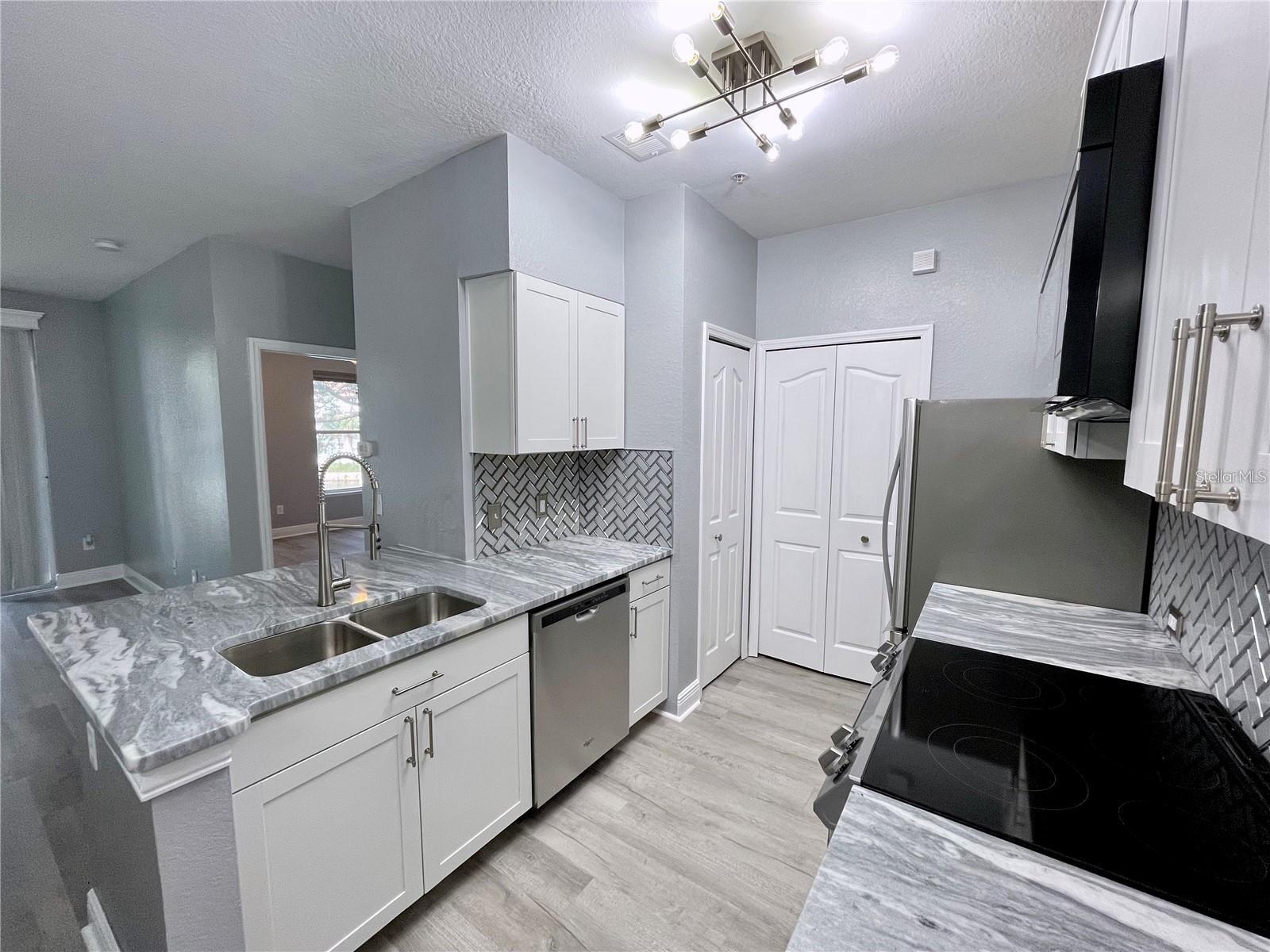 Image 4 of 18 For 2627 Maitland Crossing Way 204