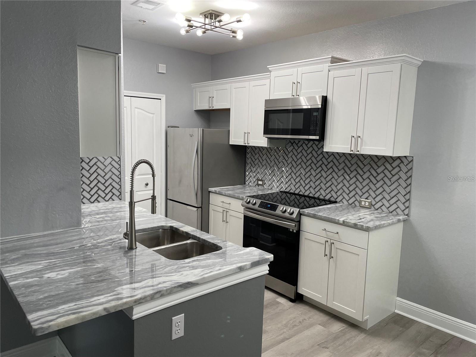 Image 8 of 18 For 2627 Maitland Crossing Way 204