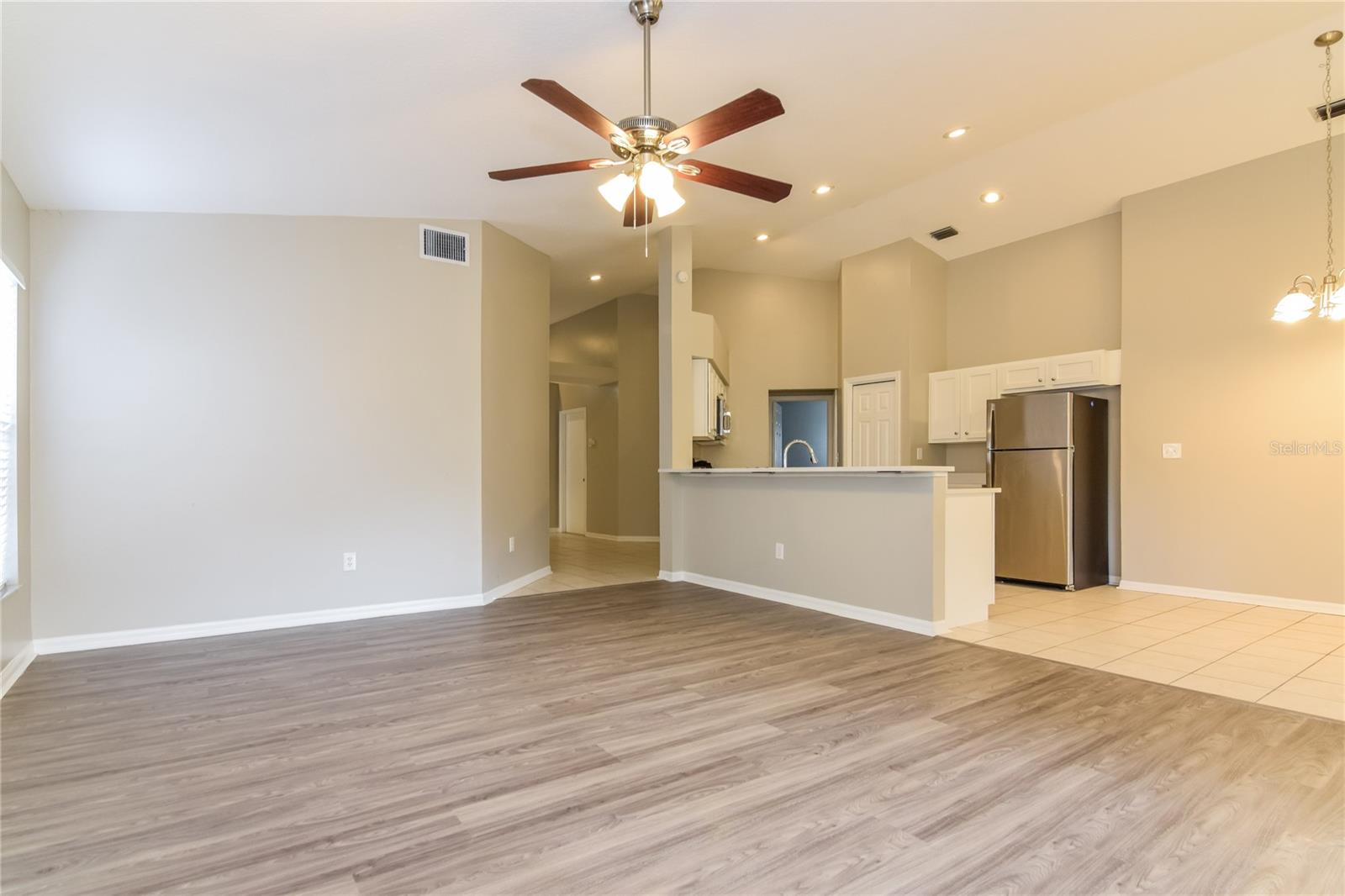 Image 3 of 16 For 516 Beth Ann Street