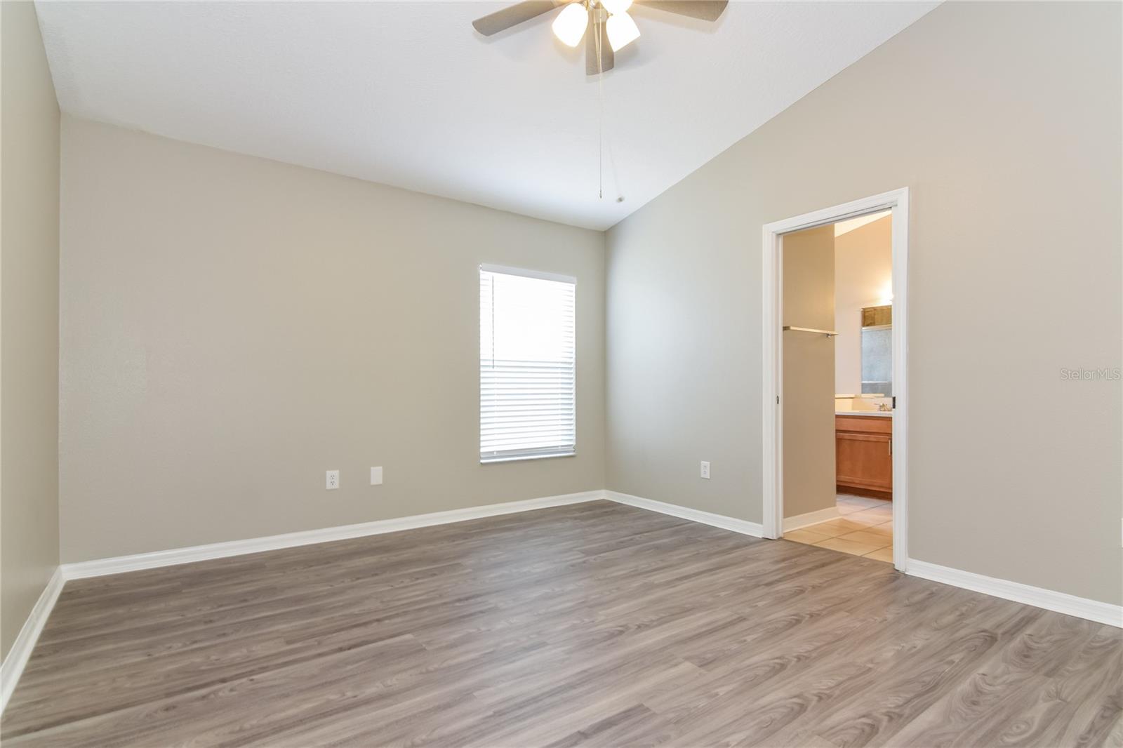 Image 7 of 16 For 516 Beth Ann Street