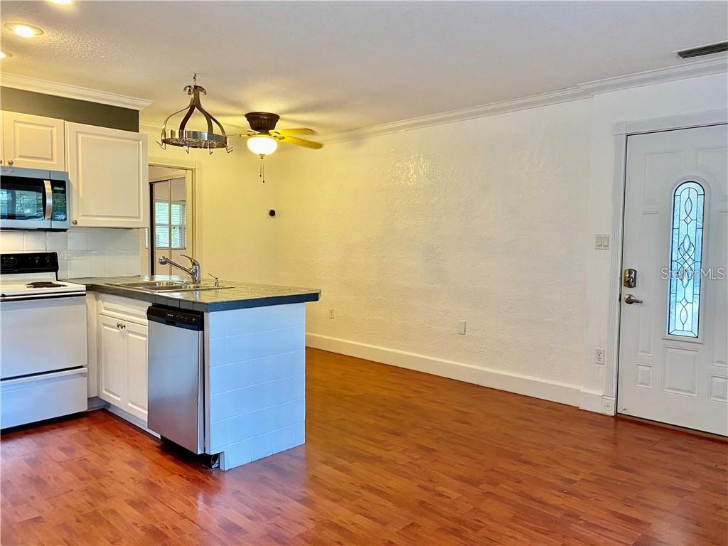 Image 6 of 18 For 719 Mount Vernon Street 5