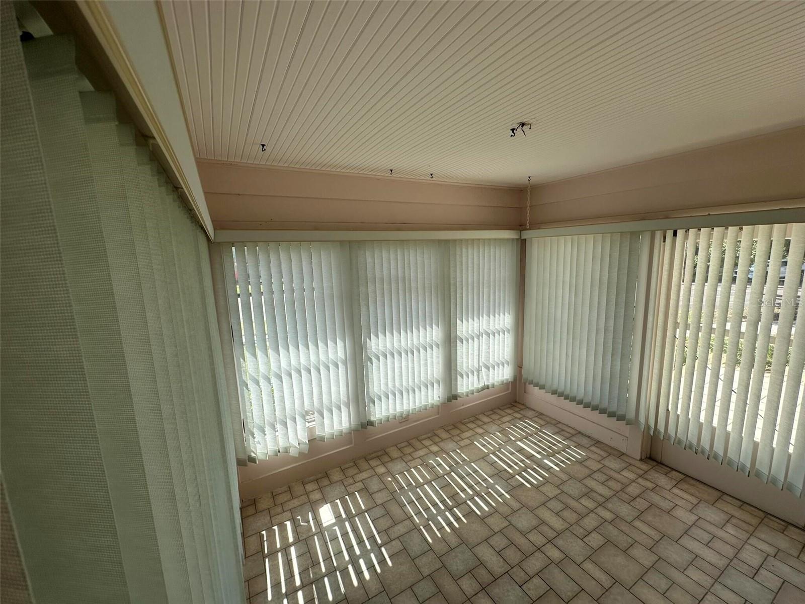 Image 11 of 31 For 901 17th Avenue Ne