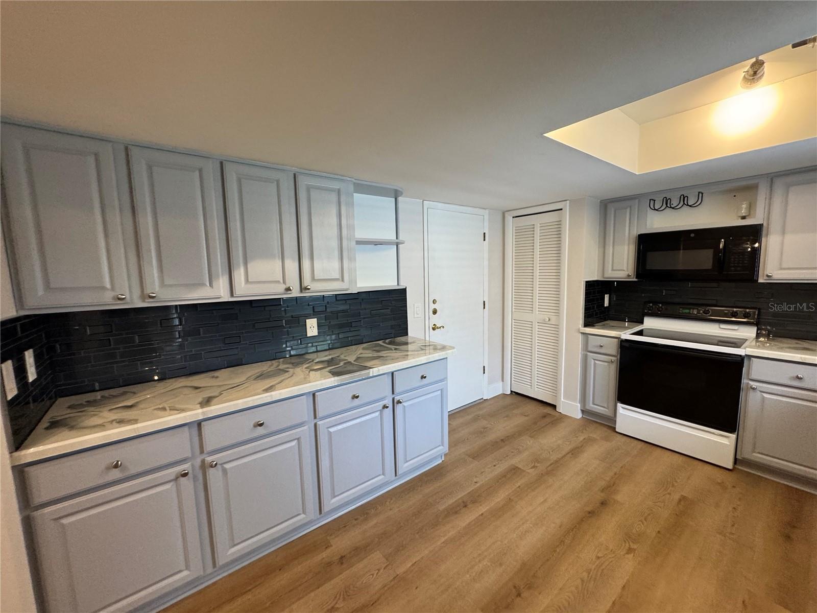 Image 5 of 26 For 107 Deerwood Avenue