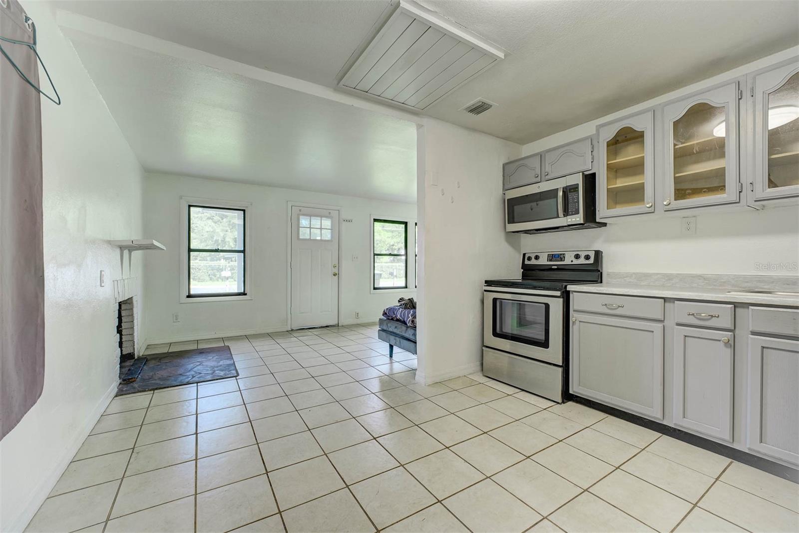 Image 10 of 25 For 1835 Wilton Avenue