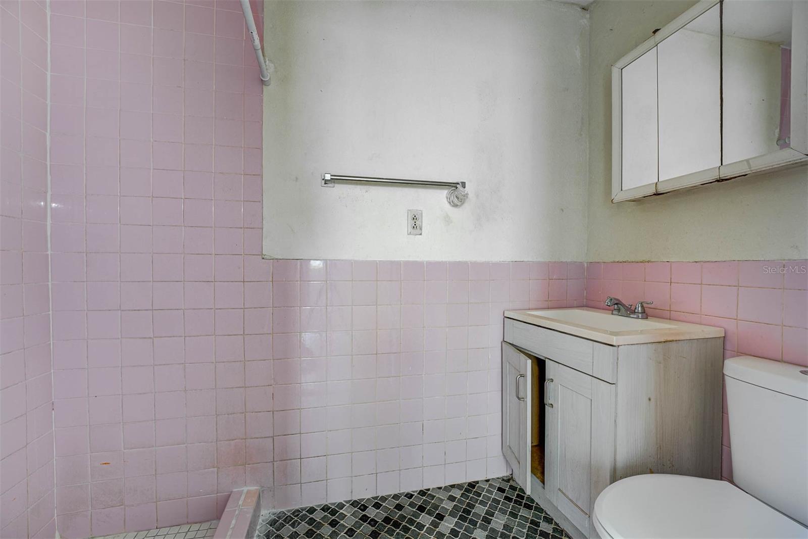 Image 21 of 25 For 1835 Wilton Avenue