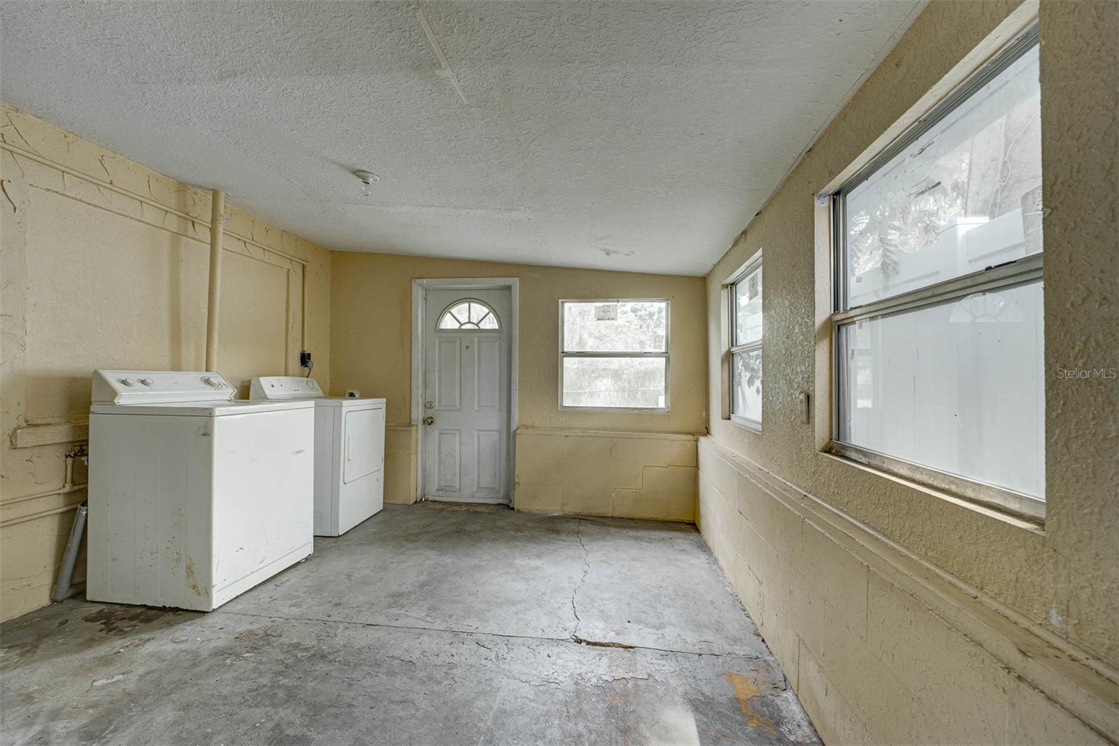 Image 24 of 25 For 1835 Wilton Avenue