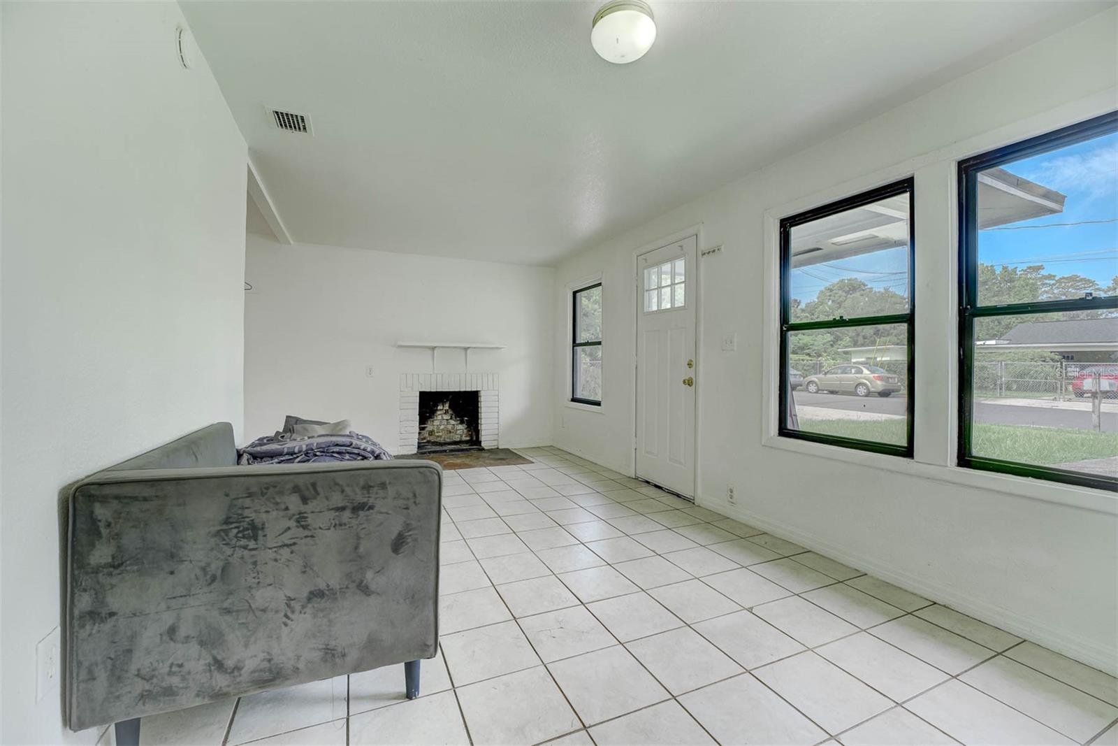 Image 7 of 25 For 1835 Wilton Avenue