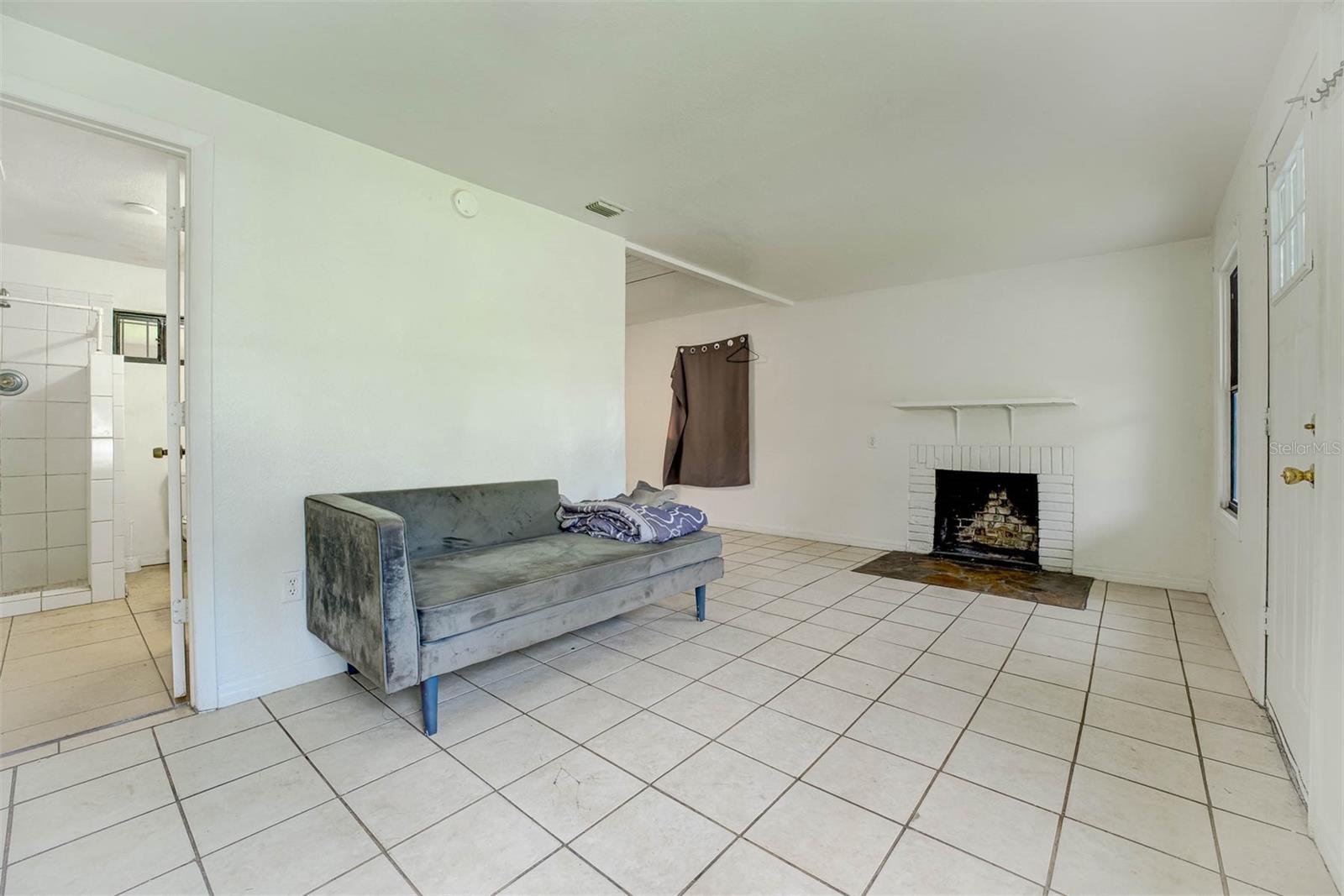 Image 8 of 25 For 1835 Wilton Avenue