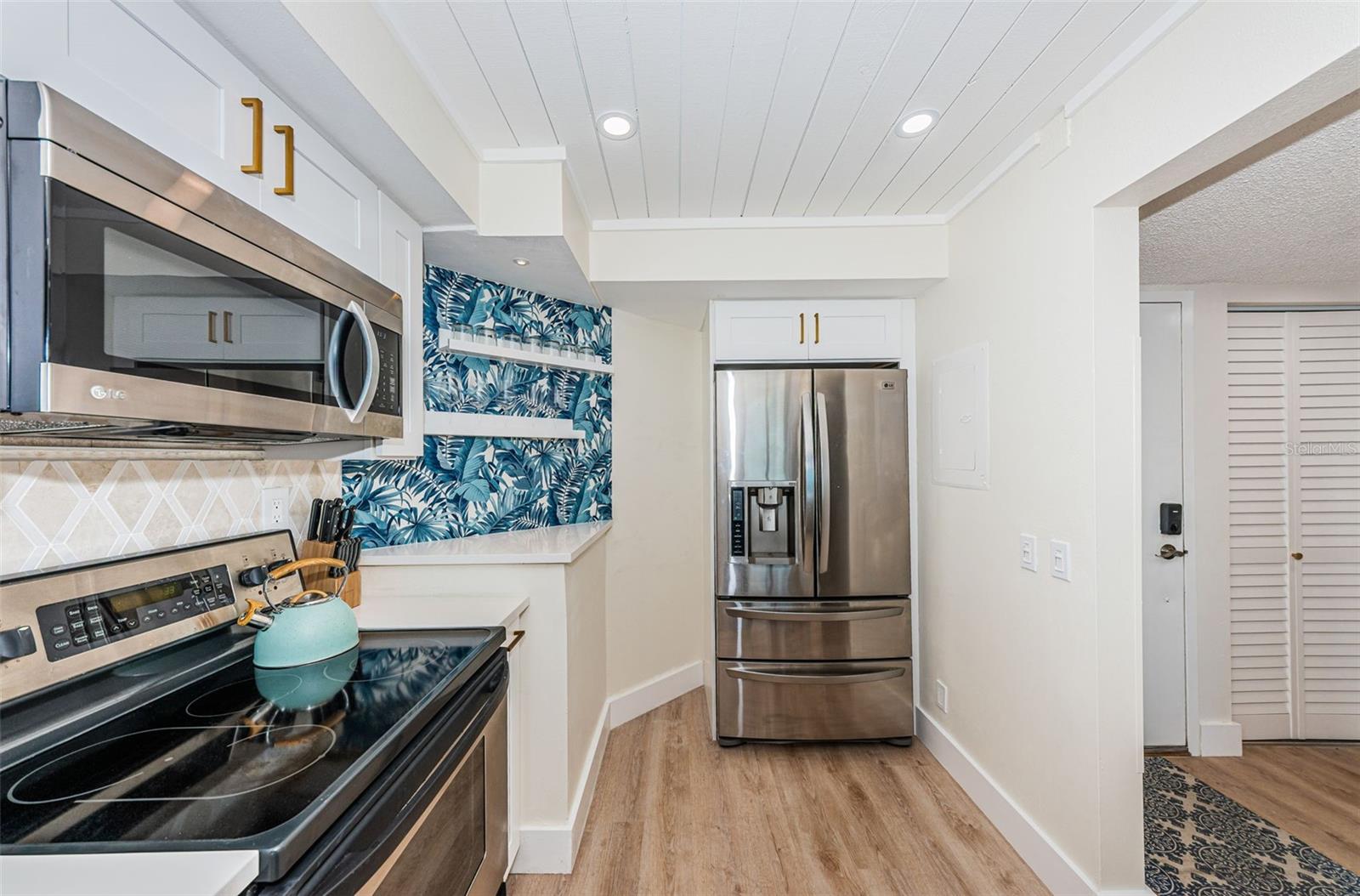 Image 10 of 50 For 6177 Sun Boulevard 307