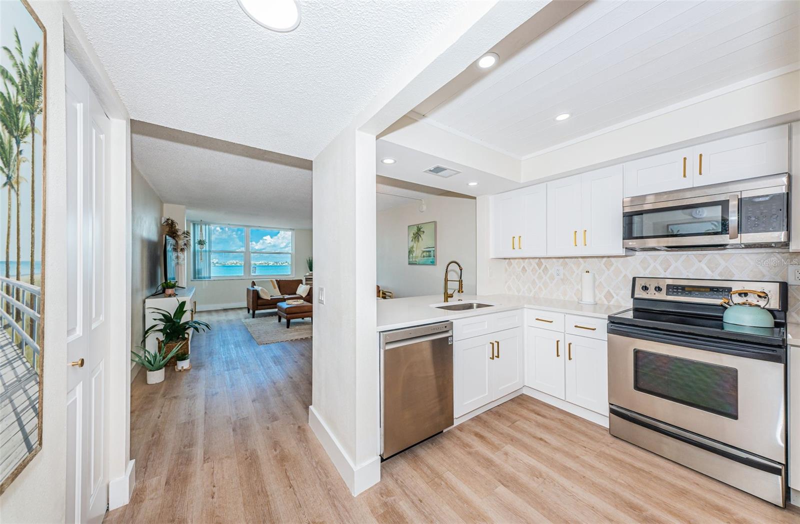 Image 11 of 50 For 6177 Sun Boulevard 307