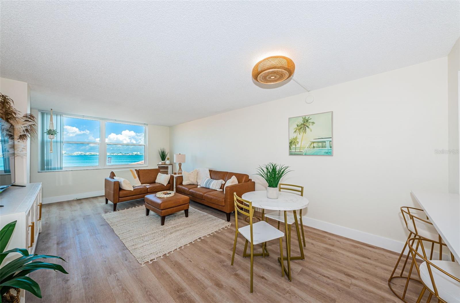 Image 12 of 50 For 6177 Sun Boulevard 307