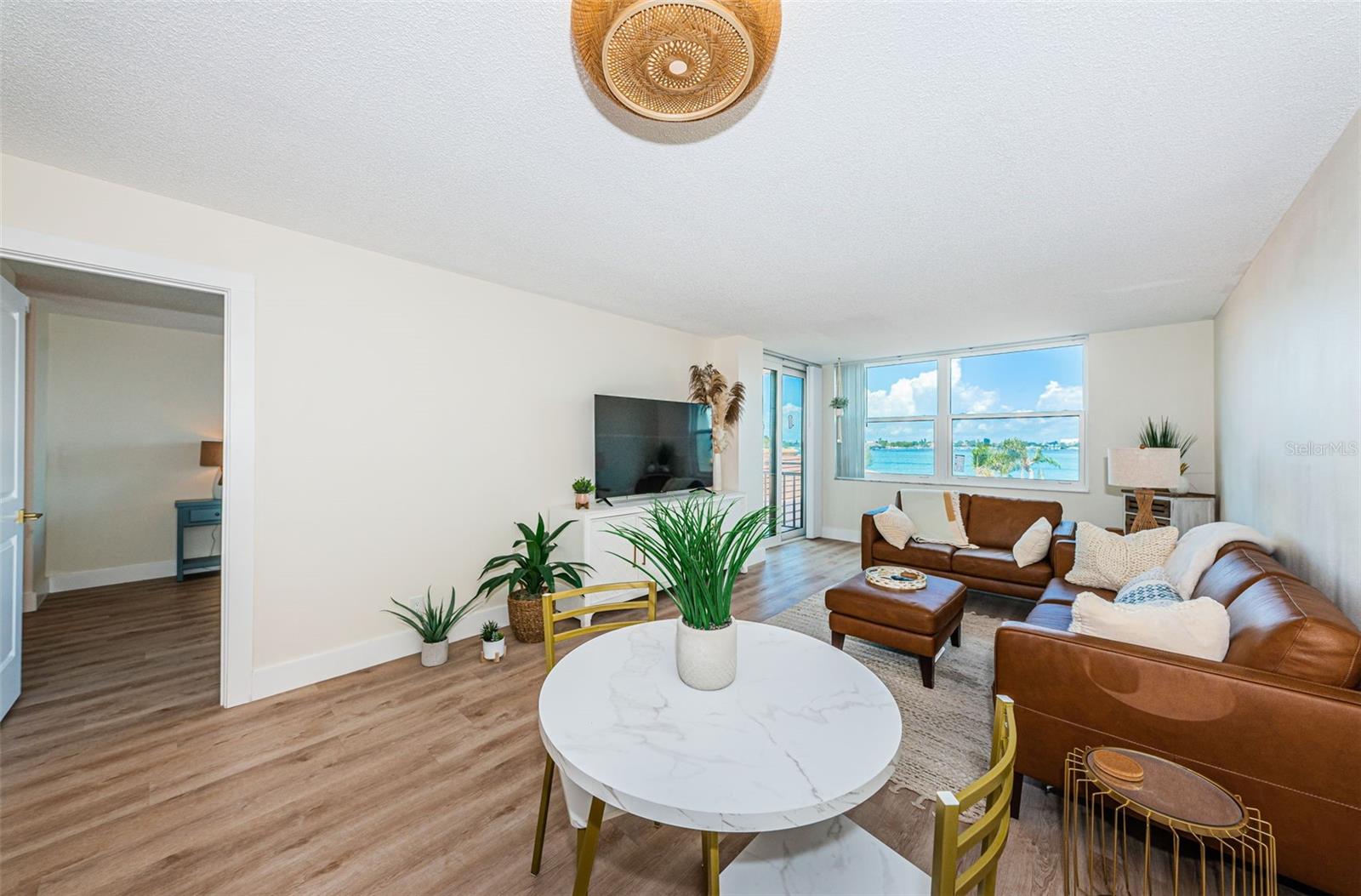 Image 13 of 50 For 6177 Sun Boulevard 307