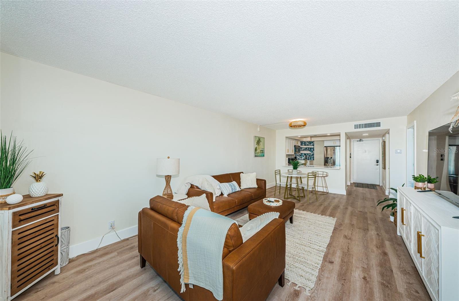 Image 15 of 50 For 6177 Sun Boulevard 307