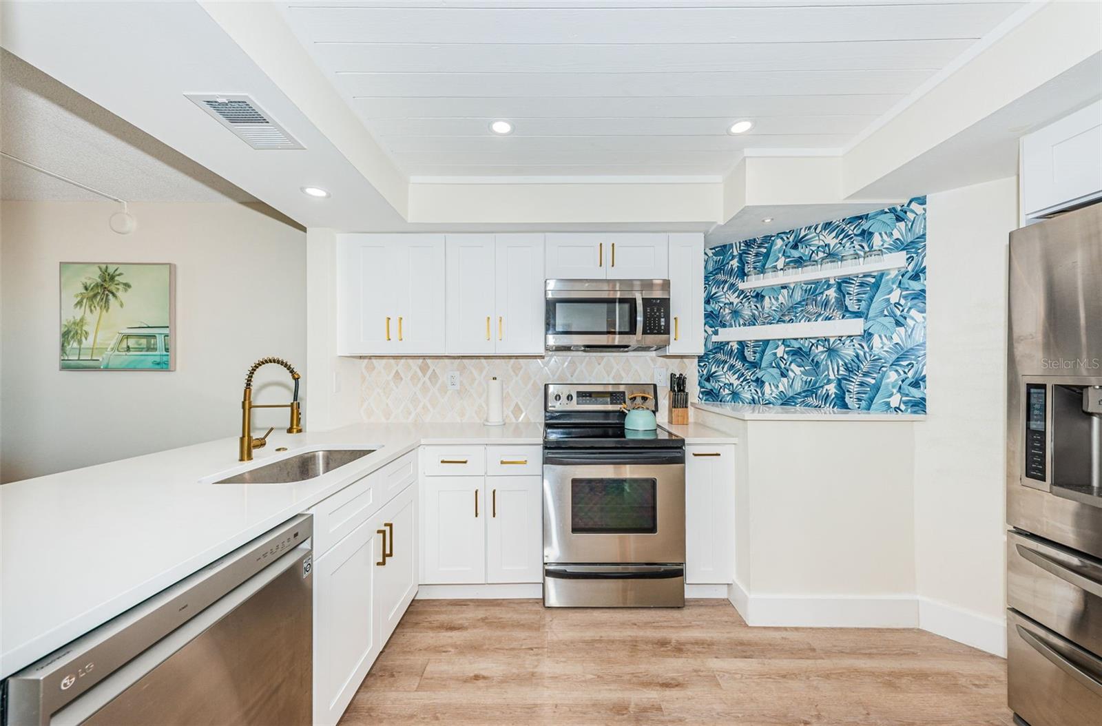 Image 3 of 50 For 6177 Sun Boulevard 307