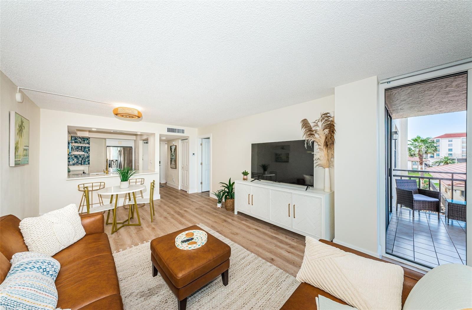 Image 5 of 50 For 6177 Sun Boulevard 307