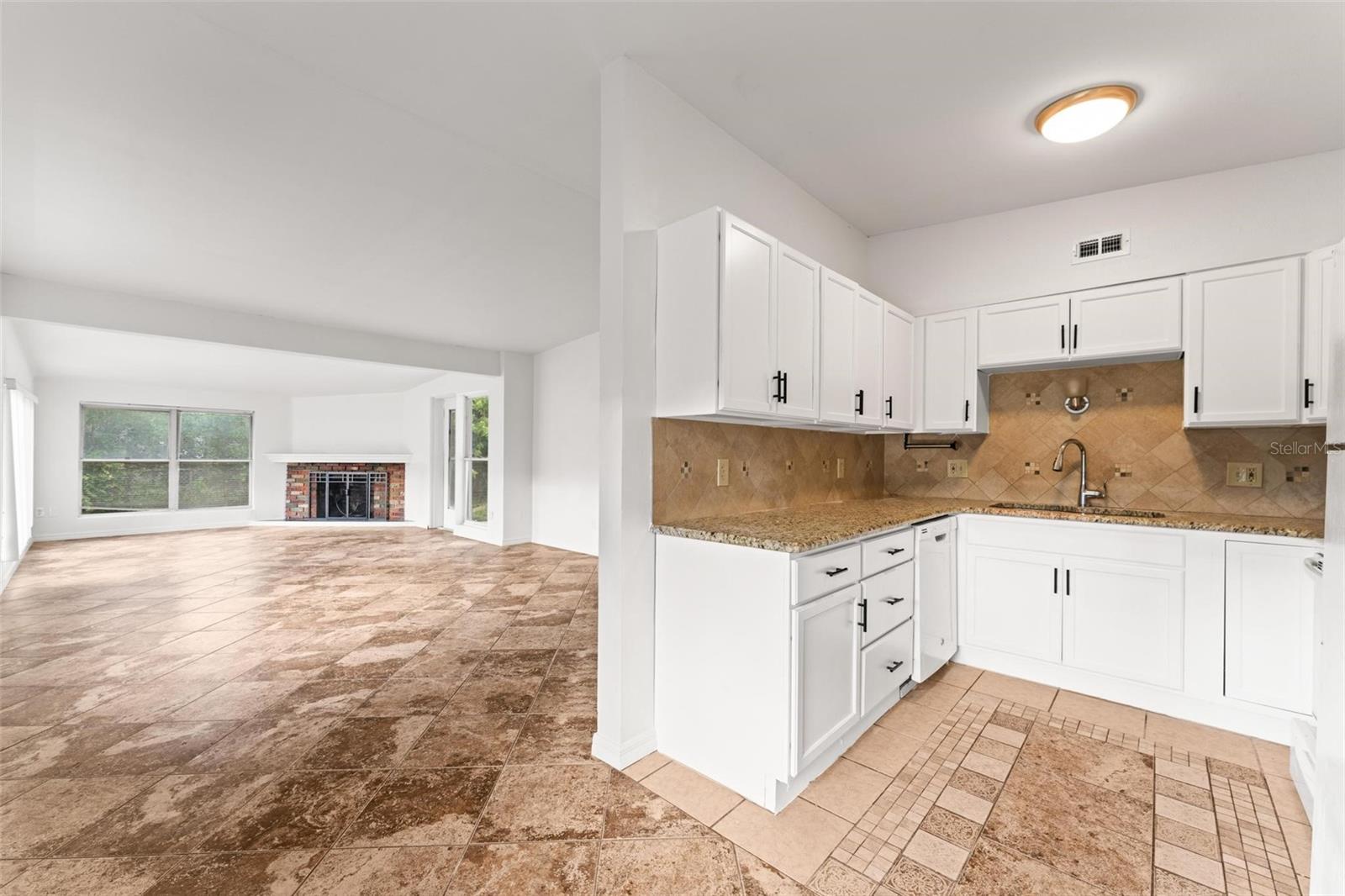 Image 4 of 48 For 8216 Hilton Way