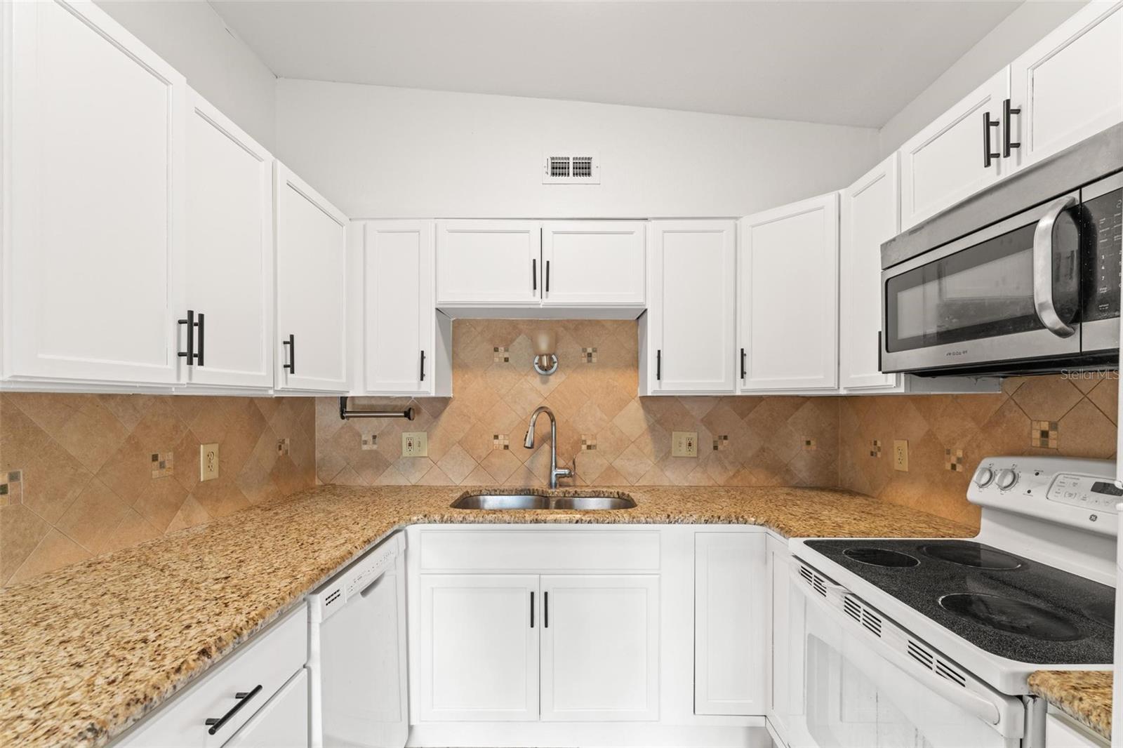 Image 5 of 48 For 8216 Hilton Way