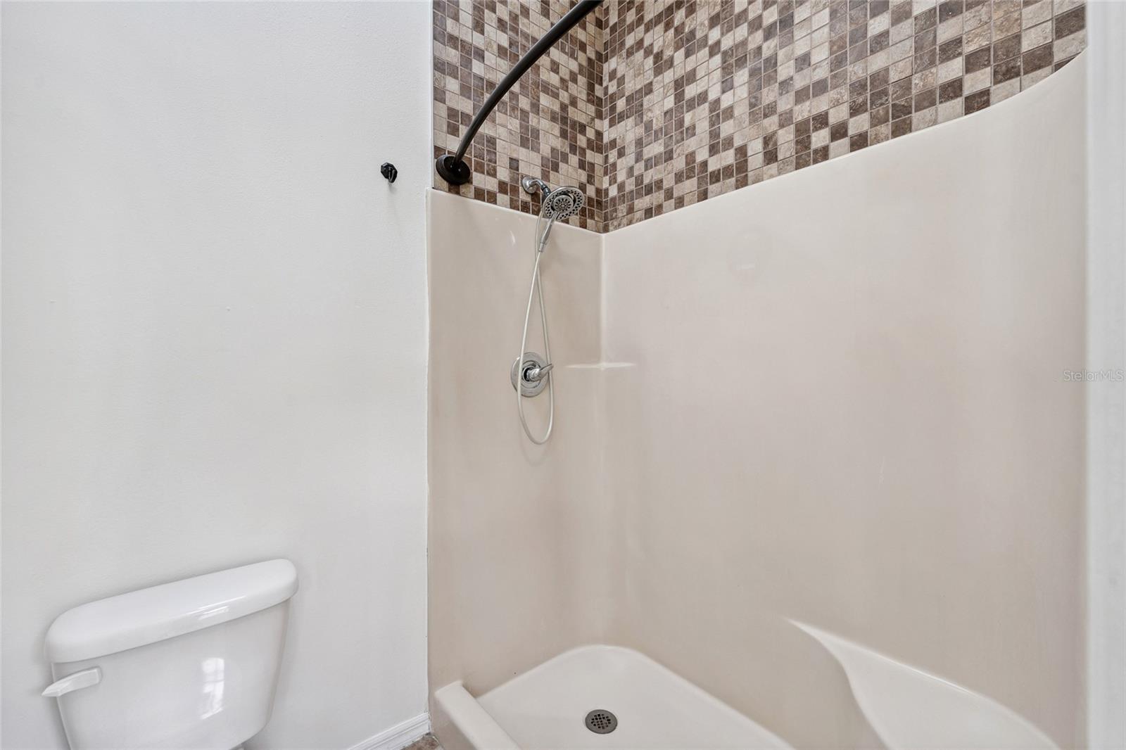 Image 21 of 40 For 118 Meadow Boulevard