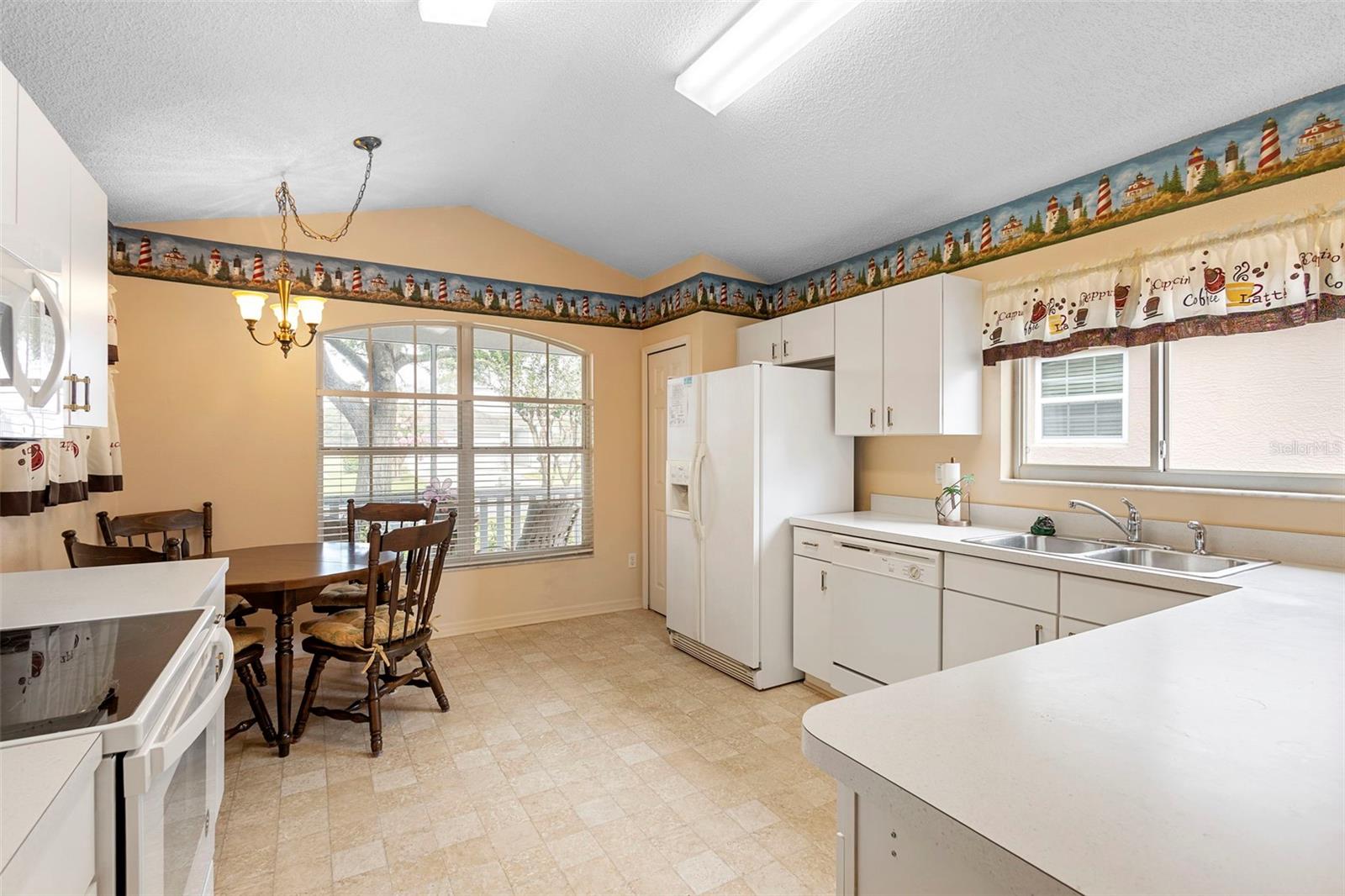 Image 16 of 59 For 3707 Doune Way