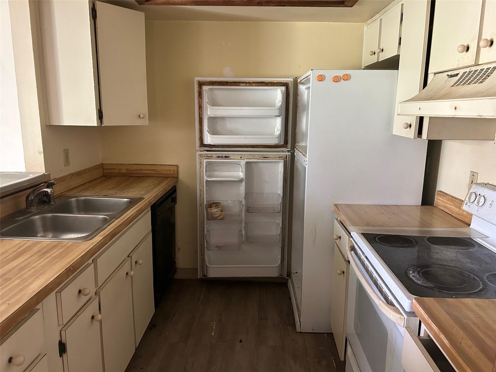 Image 3 of 5 For 8421 Camden Street