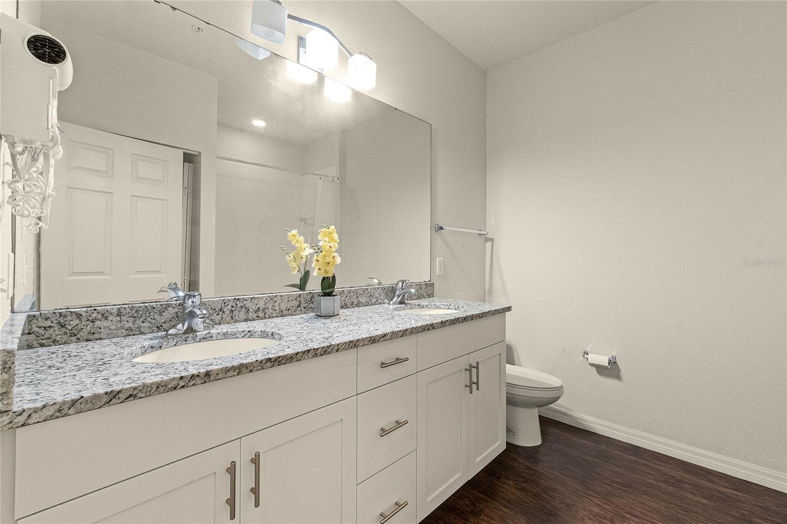 Image 13 of 19 For 2900 Edenshire Way 107