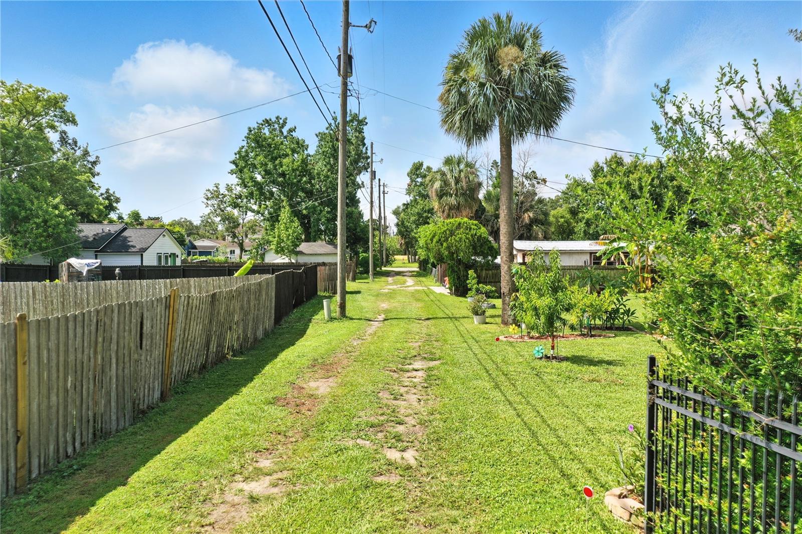 Image 27 of 44 For 807 Minnesota Avenue