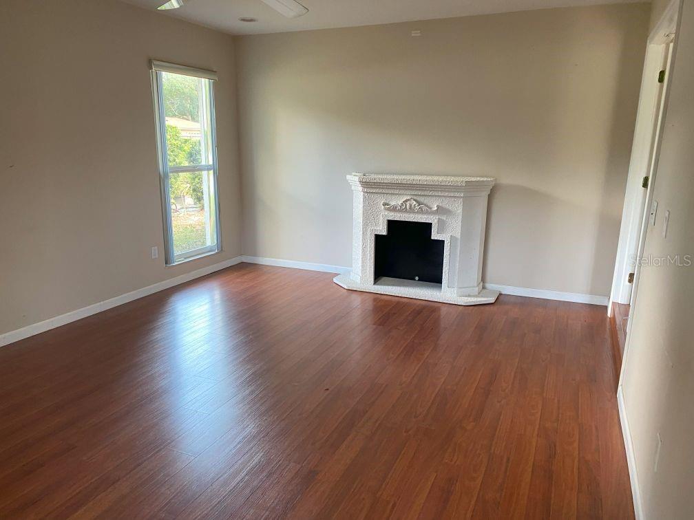 Image 6 of 25 For 635 Cambridge Court