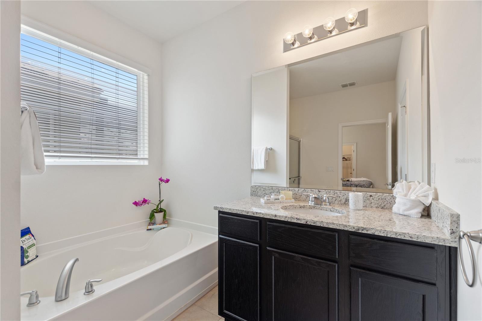 Image 36 of 91 For 8020 Oak Shadow Court